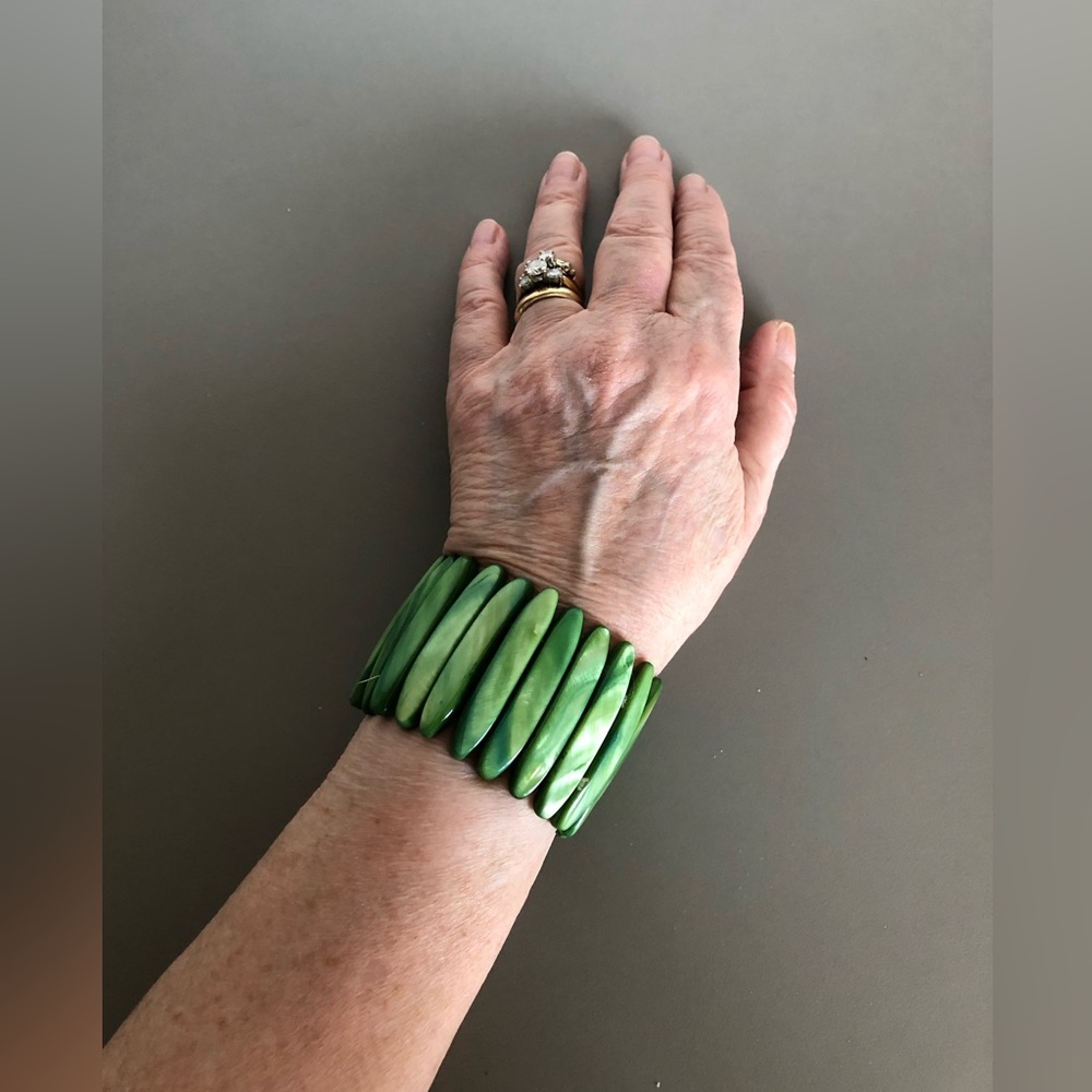 Shell cuff bracelet - Picture 3 of 5
